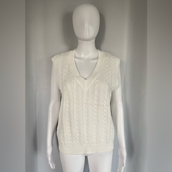 Women’s Cable Knit Vest - Picture 1 of 4